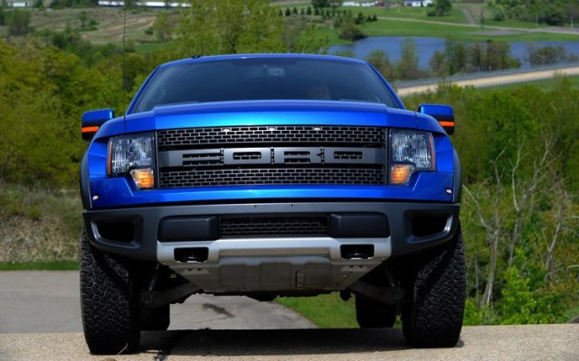 2010-ford-f-150-SVT-raptor-6_2-front-static.jpg