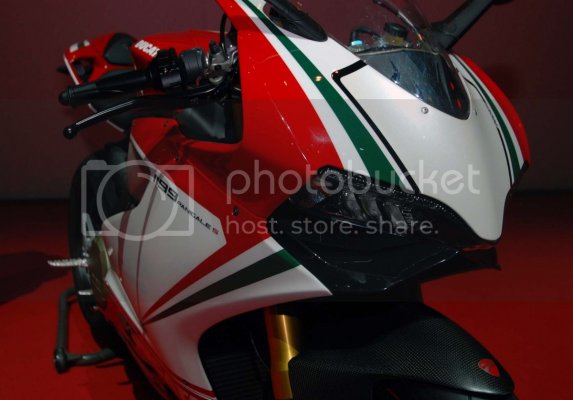 ducati-1199-panigale-s-tricolore-eicma-20.jpg