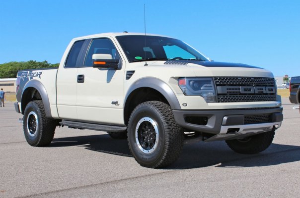 2013-ford-f150-svt-raptor-001.jpg