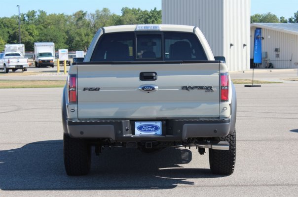 2013-ford-f150-svt-raptor-007.jpg