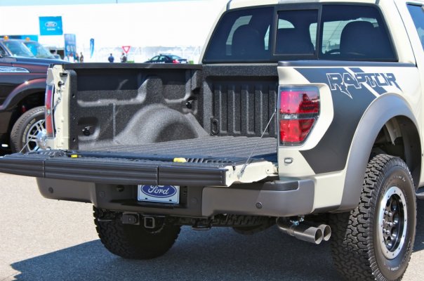 2013-ford-f150-svt-raptor-017.jpg