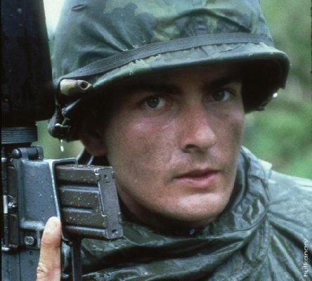 charlie-sheen-platoon1.jpg