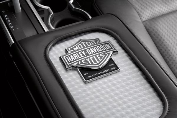 2012-Ford-F150-Harley-Davidson-center-console.jpg