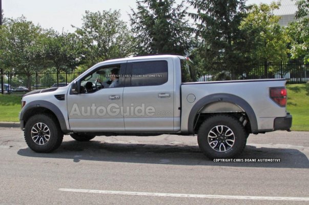 2016-2017-ford-raptor-spy-photos-05.jpg