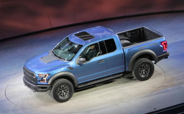 2017-Ford-Raptor-10.jpg