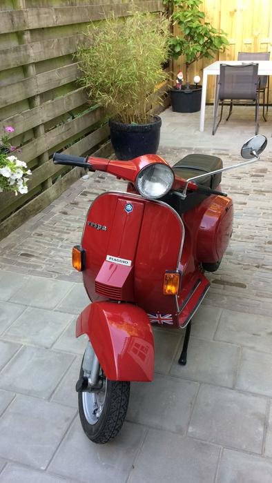 1985_Vespa_PK_50_Ruby_Red_Richard_D_000.jpg