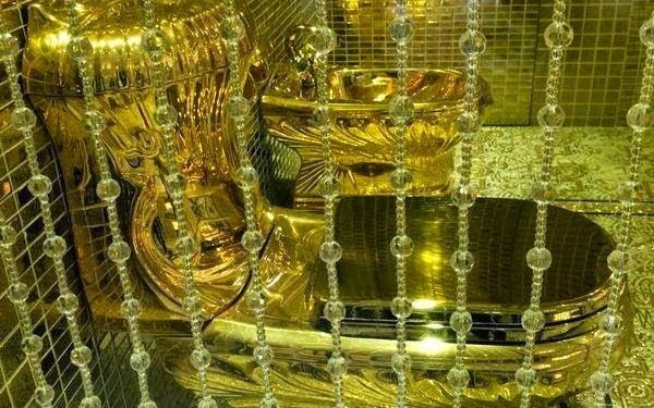 gold-toilet-600x375.jpg