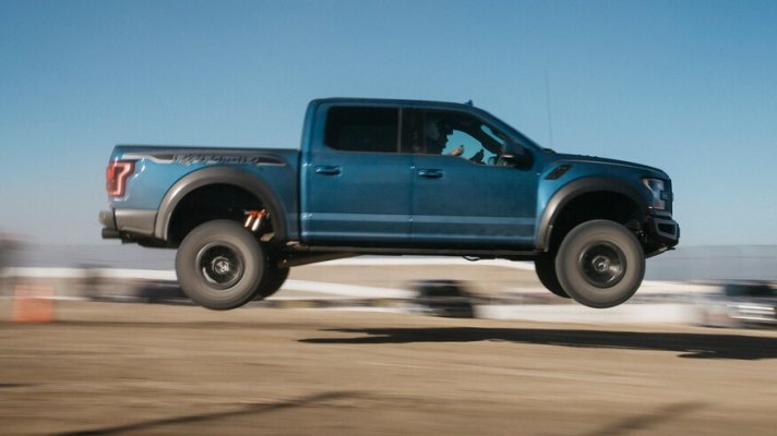 2019-Ford-F-150-Raptor-blue-air.jpg