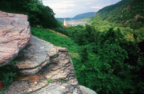 Jefferson-Rock-Harpers-Ferry-Natl-Historic-Park-West-Virginia.jpg