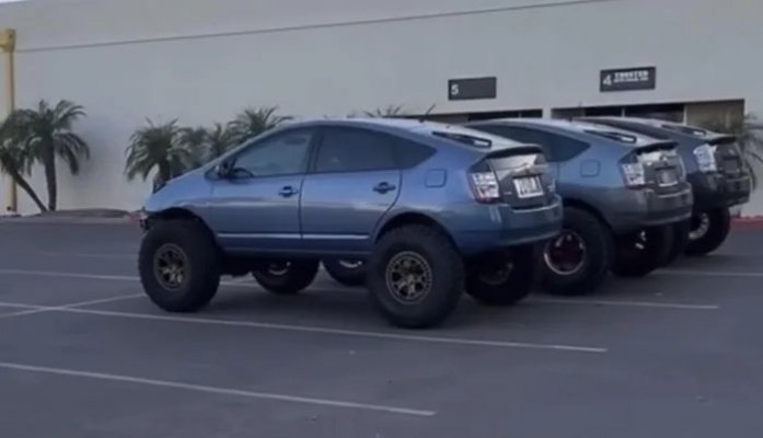 Off-road-Prius.jpg