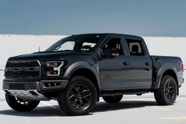 2017_Ford_F-150_Raptor_Black_Forum-1.jpg