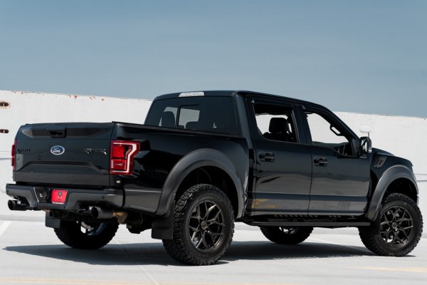 2017_Ford_F-150_Raptor_Black_Forum-13.jpg