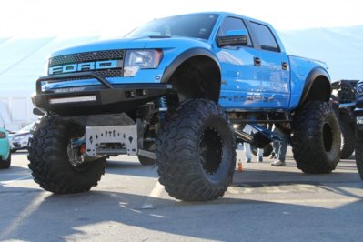 lifted-ford-raptor.jpg