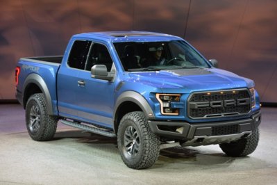 01-2017-ford-f150-raptor-detroit-1.jpg