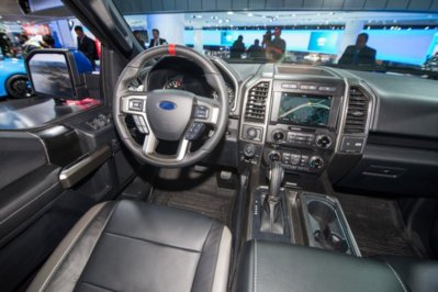 2017-ford-f-150-raptor-supercrew-interior-naias-2016-live-004.jpg